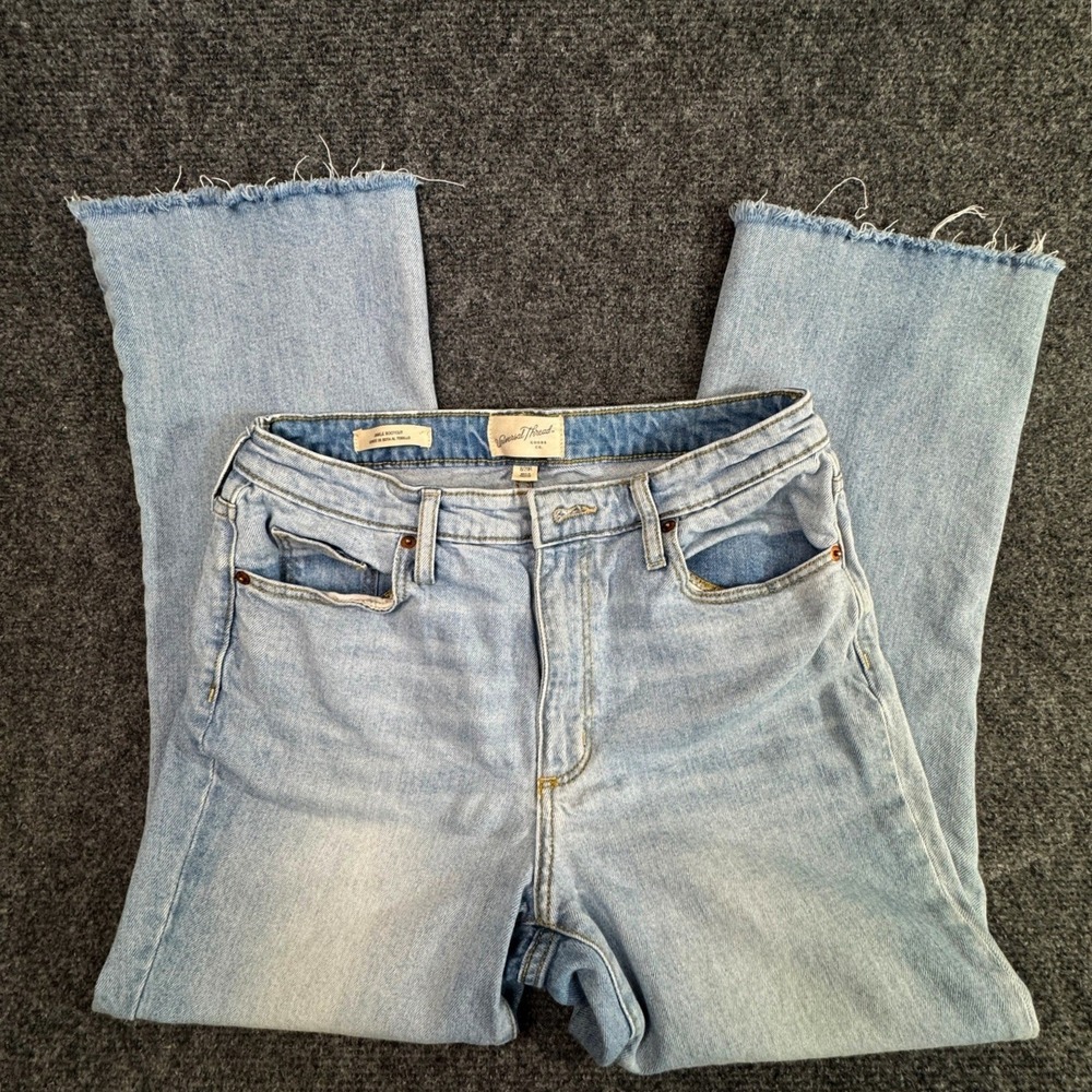 Universal Thread Womens Ankle Bootcut Jeans Light Wash Raw Hem Size 8/29R